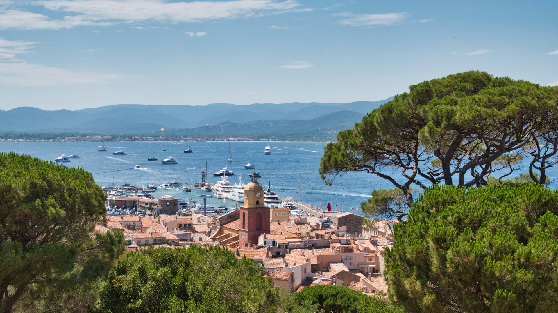 investir dans le golf de saint tropez - photo de bapt unspash